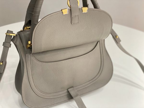 Contrefaçon Chloe Marcie Petit Sac Double Porté en cuir grainé gris – Image 2