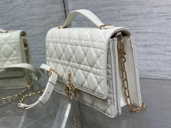 Réplique Sac Miss Dior à poignée en agneau cannage blanc – Image 10