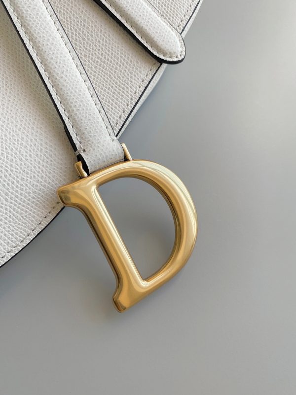 Réplique Sac Saddle Dior avec bandoulière en veau grainé blanc – Image 3