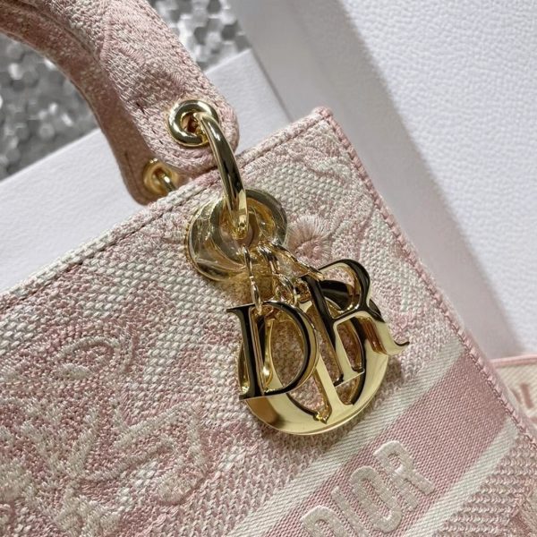 Réplique Sac Lady D-Lite Medium en broderie Toile de Jouy rose – Image 6