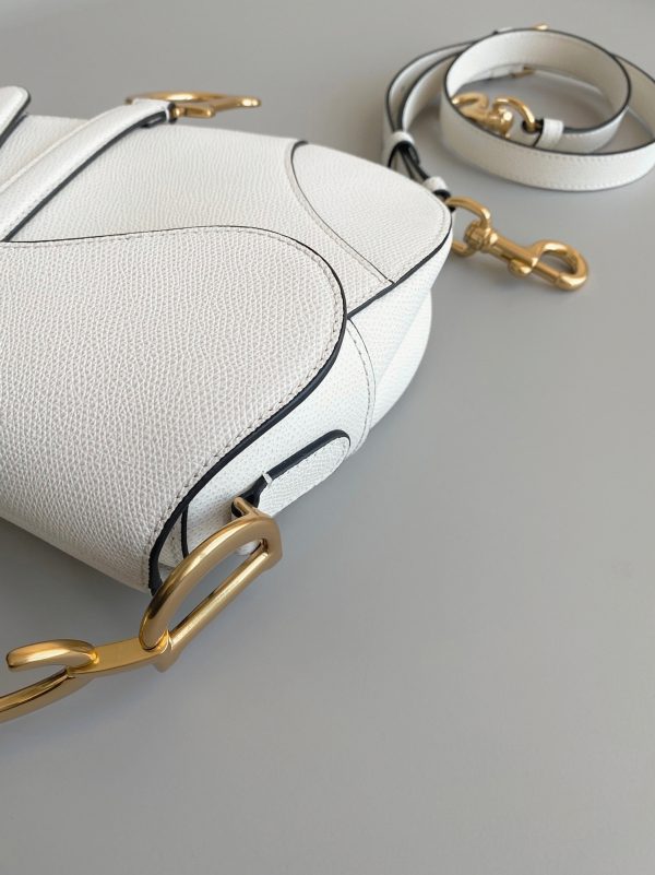 Réplique Sac Saddle Dior avec bandoulière en veau grainé blanc – Image 5