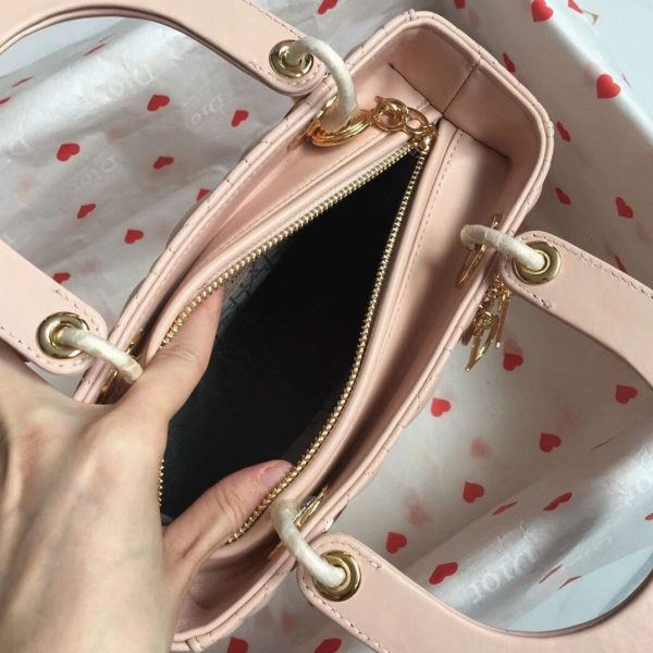 Réplique Sac Lady Dior Medium en poudre – Image 3