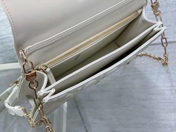Réplique Sac Miss Dior à poignée en agneau cannage blanc – Image 5
