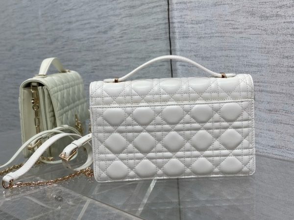 Réplique Sac Miss Dior à poignée en agneau cannage blanc – Image 4