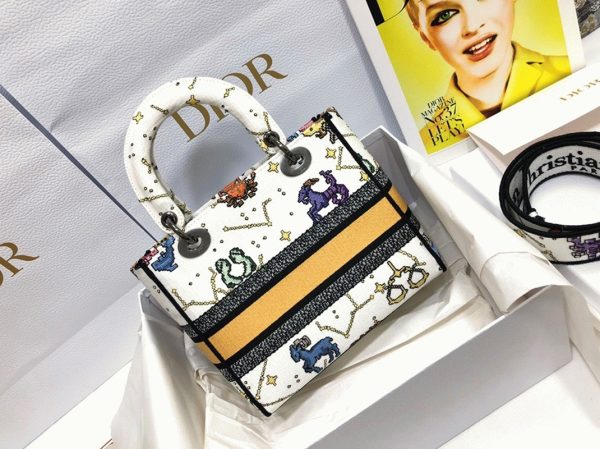 Fausse Sac Lady D-Lite Medium en broderie Zodiac Pixel blanche – Image 10