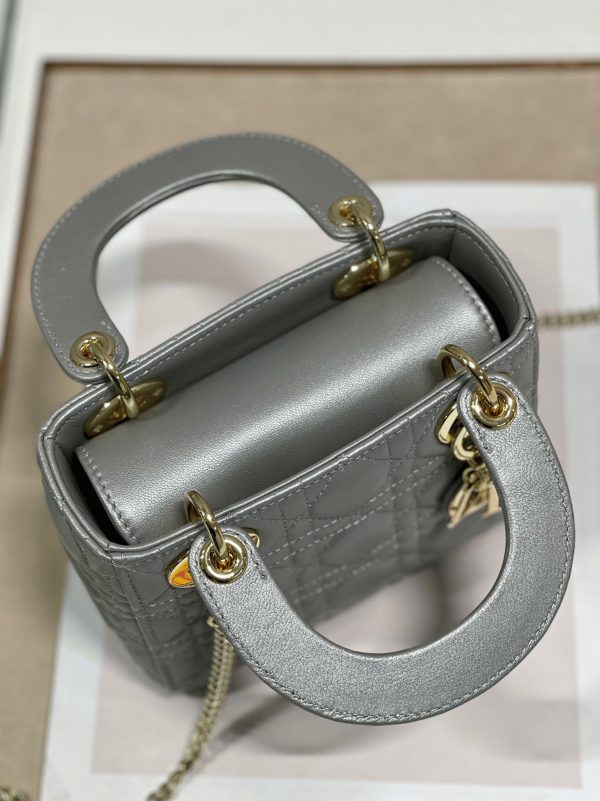 Réplique Mini Sac Lady Dior en agneau nacré gris – Image 10