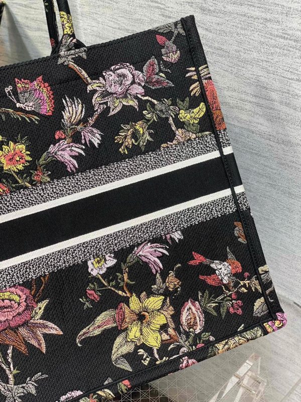 Faux Sac Dior Book Tote Large en broderie Jardin Botanique noire – Image 5