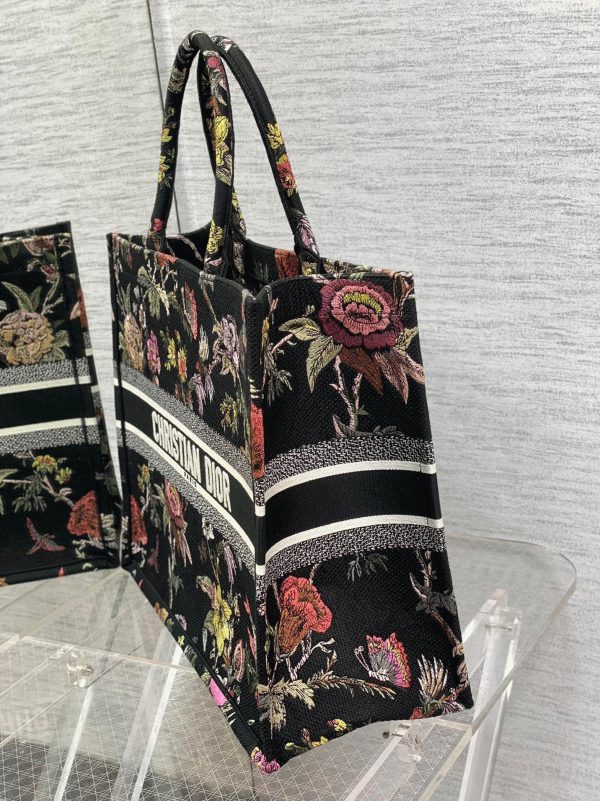 Faux Sac Dior Book Tote Large en broderie Jardin Botanique noire – Image 4