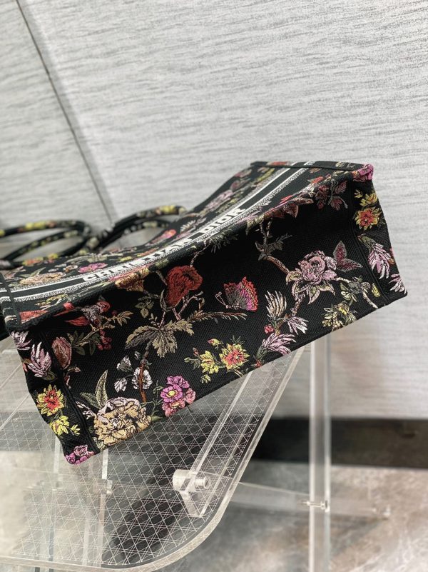 Faux Sac Dior Book Tote Large en broderie Jardin Botanique noire – Image 2