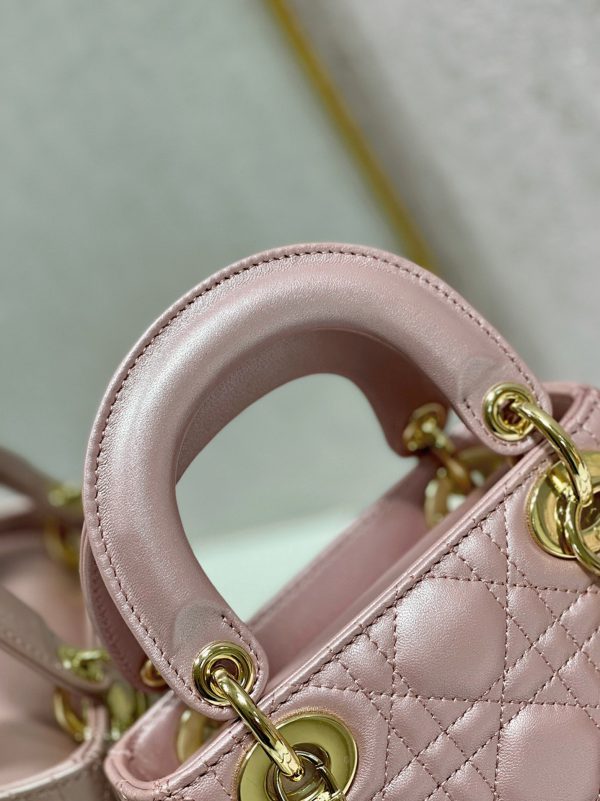 Fausse Mini Sac Lady Dior en agneau nacré lotus – Image 6