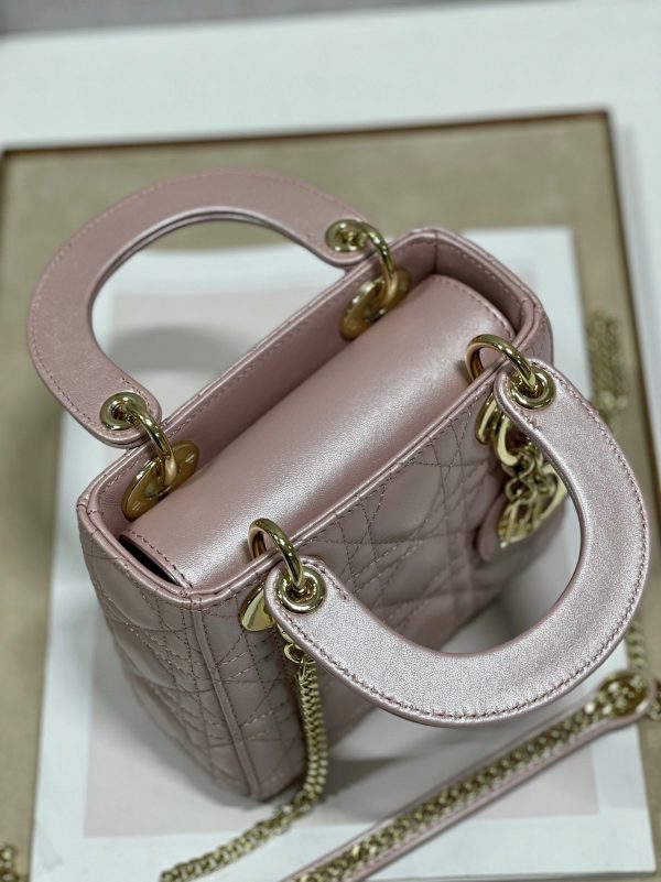 Fausse Mini Sac Lady Dior en agneau nacré lotus – Image 9
