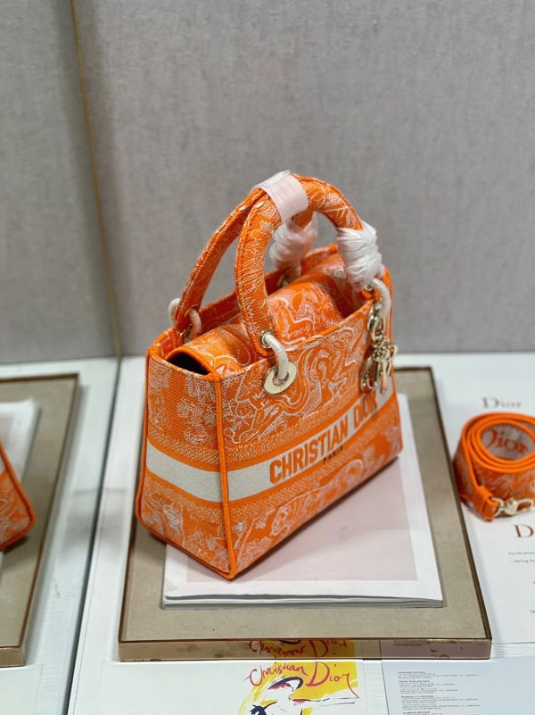 Fausse Sac Lady D-Lite Medium en broderie Toile de Jouy inversée orange fluorescent – Image 7