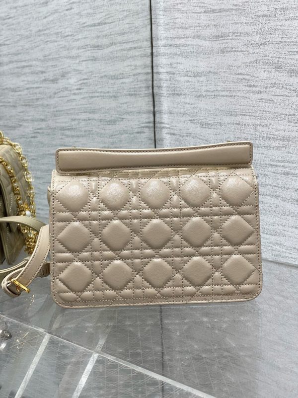 Contrefaçon Petit Sac Jolie à poignée en veau cannage beige – Image 5