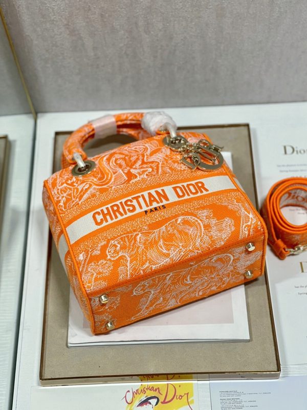 Fausse Sac Lady D-Lite Medium en broderie Toile de Jouy inversée orange fluorescent – Image 6