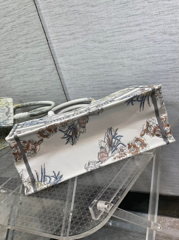 Réplique Sac Dior Book Tote Large en broderie multicolore Rêve d’Infini – Image 6