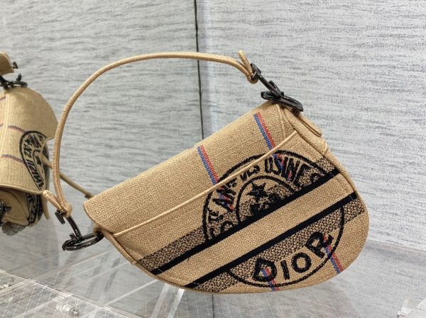 Contrefaçon Sac Saddle Dior en toile de jute beige avec motif Dior Union – Image 3