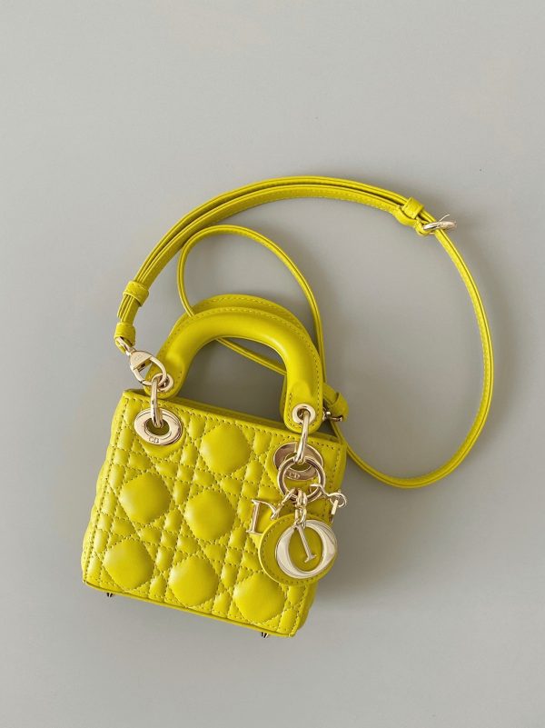 Fausse Micro Sac Lady Dior en agneau cannage jaune – Image 8