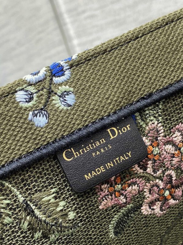 Imitation Sac Dior Book Tote Large en broderie Petites Fleurs Dior vert – Image 9