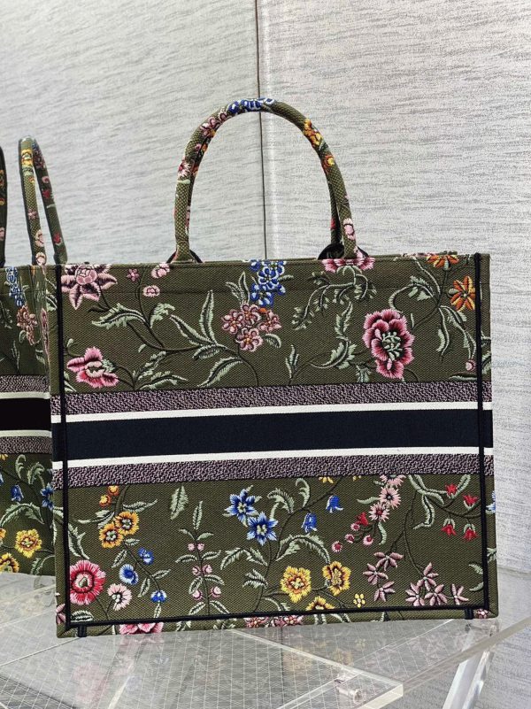 Imitation Sac Dior Book Tote Large en broderie Petites Fleurs Dior vert – Image 8