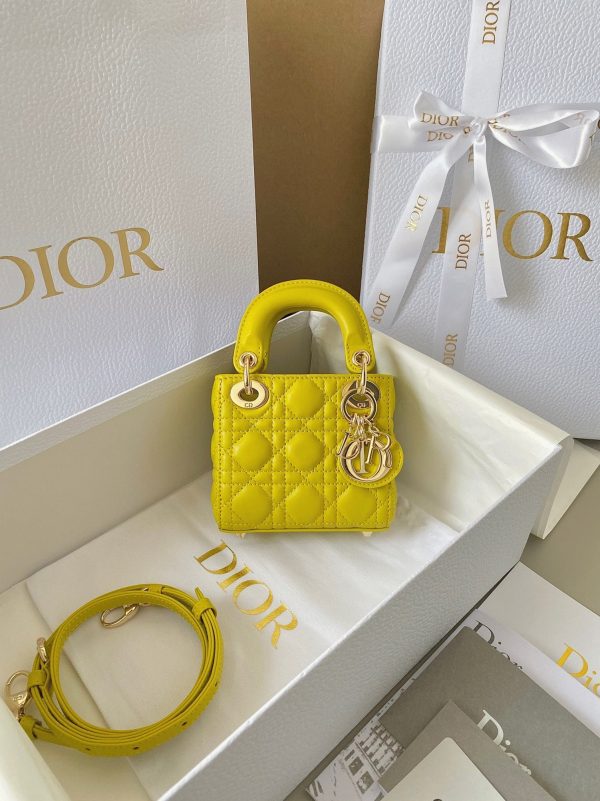 Fausse Micro Sac Lady Dior en agneau cannage jaune – Image 9