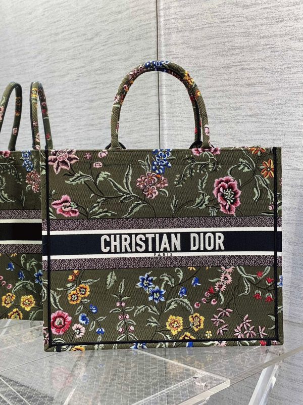 Imitation Sac Dior Book Tote Large en broderie Petites Fleurs Dior vert – Image 4