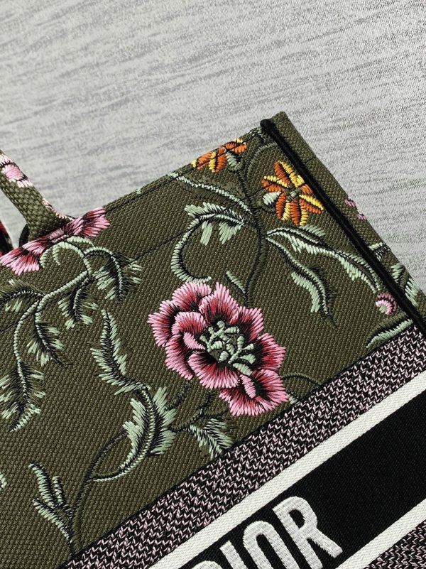 Imitation Sac Dior Book Tote Large en broderie Petites Fleurs Dior vert – Image 3