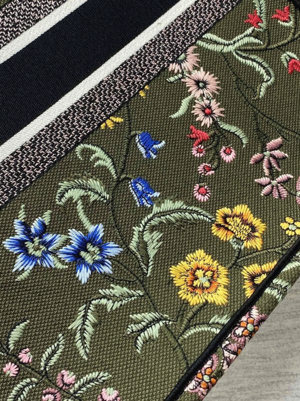 Imitation Sac Dior Book Tote Large en broderie Petites Fleurs Dior vert – Image 2