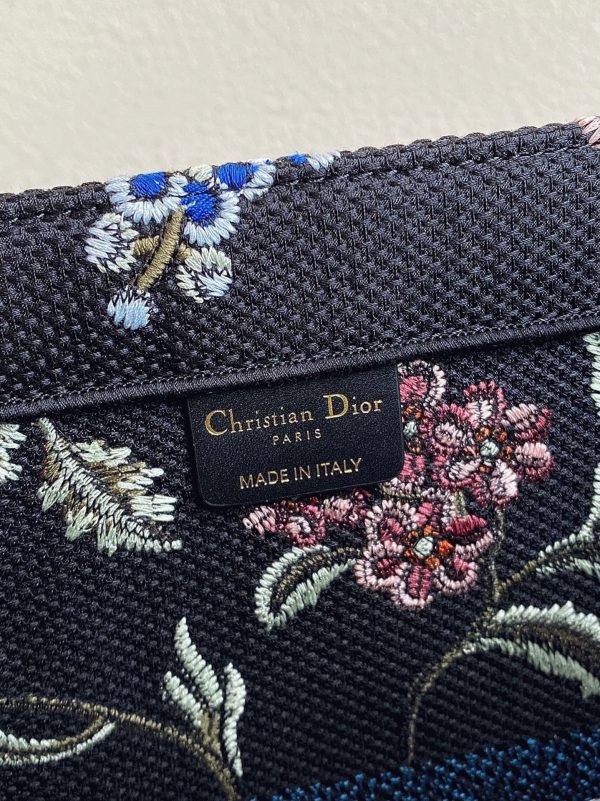 Fausse Sac Dior Book Tote Large en broderie Petites Fleurs Dior noire – Image 9
