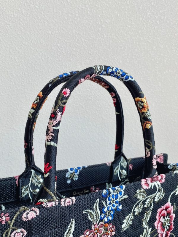 Fausse Sac Dior Book Tote Large en broderie Petites Fleurs Dior noire – Image 6