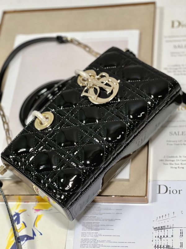 Faux Sac Lady D-Joy Medium en veau noir verni cannage – Image 3