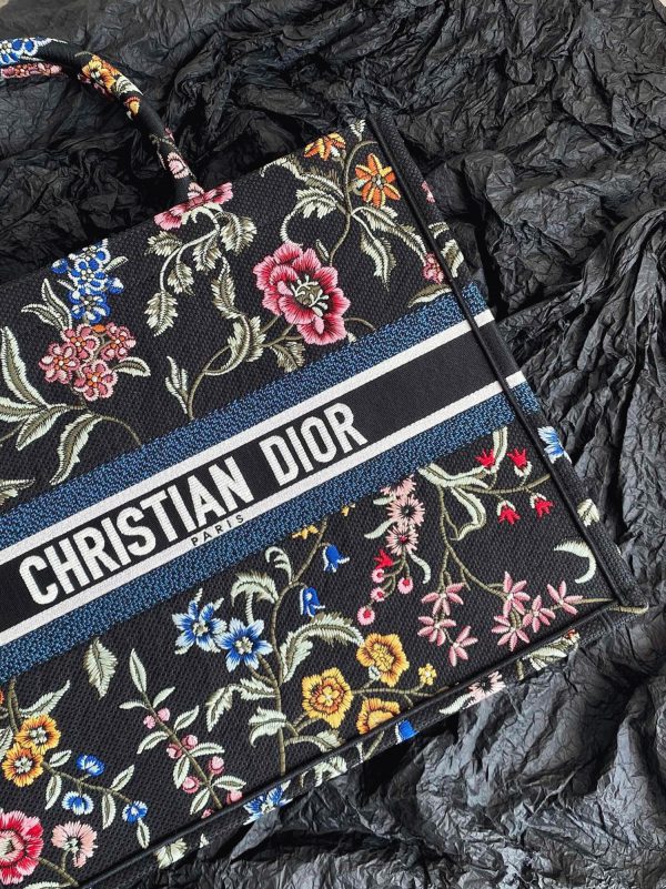 Fausse Sac Dior Book Tote Large en broderie Petites Fleurs Dior noire – Image 3