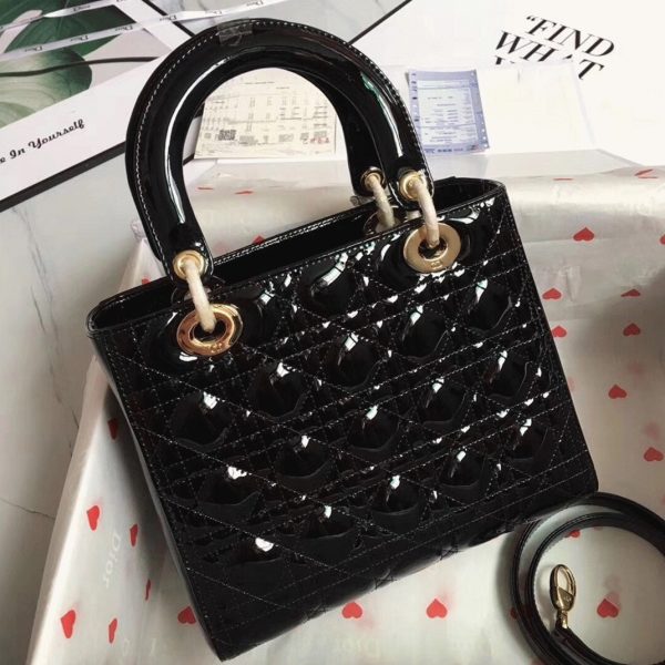 Contrefaçon Sac Lady Dior Medium en noir – Image 6