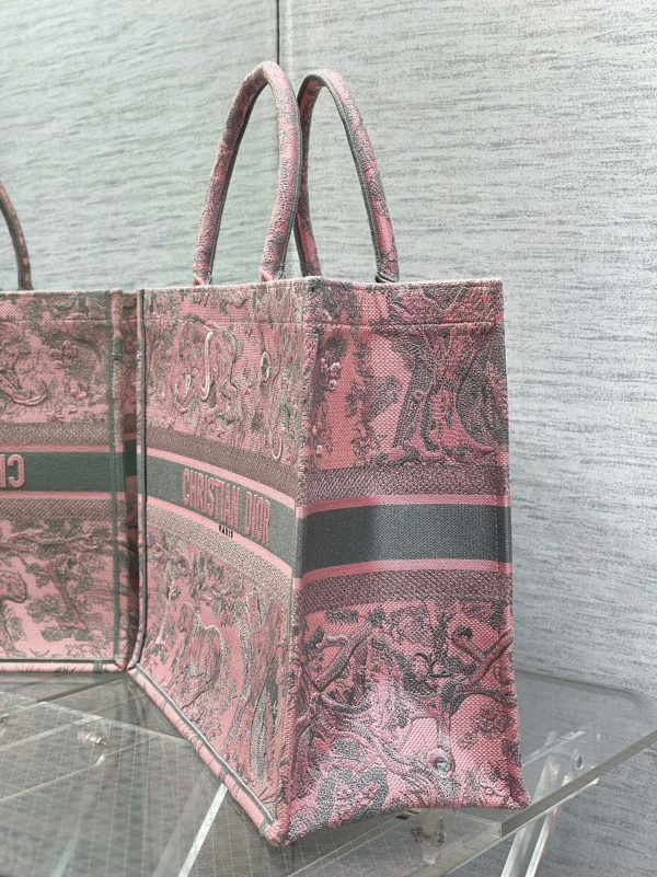 Fausse Sac Dior Book Tote Large en broderie Toile de Jouy Sauvage rose et grise – Image 5