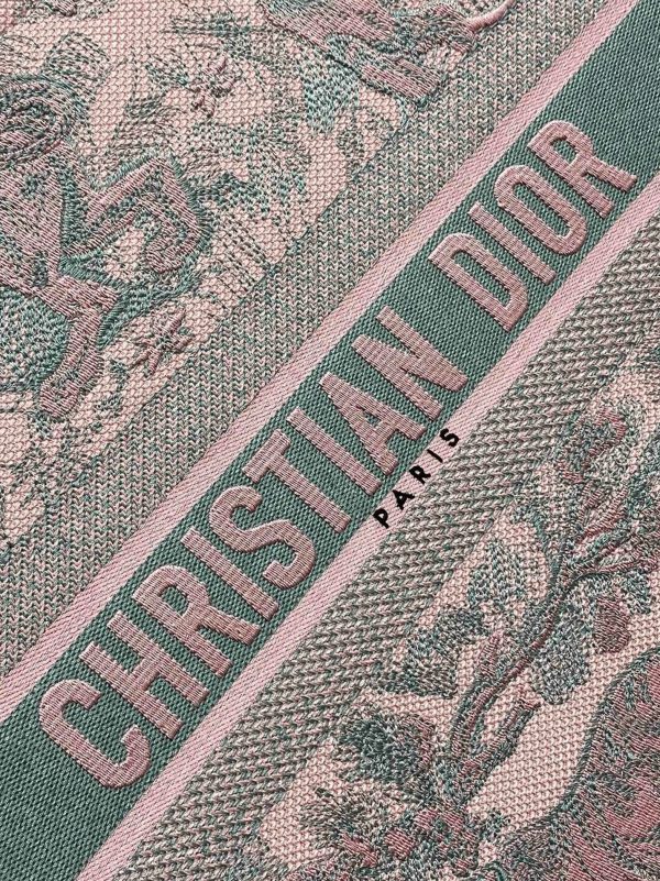 Fausse Sac Dior Book Tote Large en broderie Toile de Jouy Sauvage rose et grise – Image 3