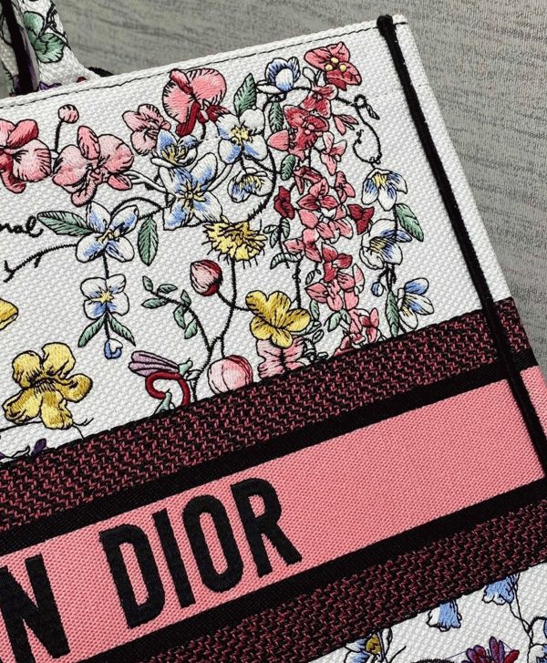 Réplique Sac Dior Book Tote Large en broderie multicolore Florilegio blanche – Image 6