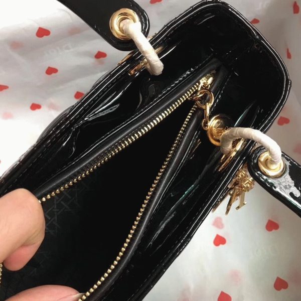 Contrefaçon Sac Lady Dior Medium en noir – Image 2