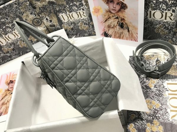 Réplique Sac Lady Dior Medium en gris – Image 10