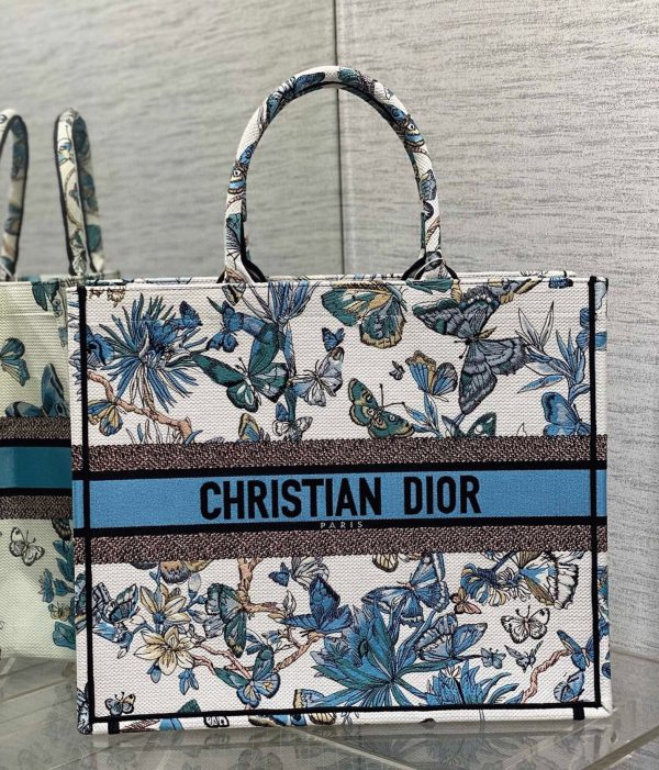 Réplique Sac Dior Book Tote Large en broderie Mexico Toile de Jouy blanc et bleu – Image 4