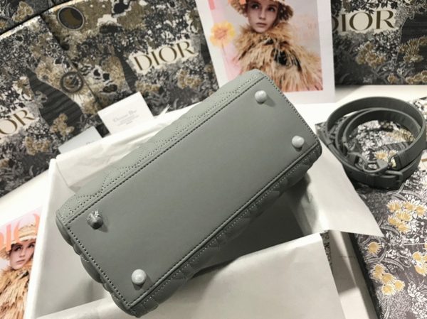 Réplique Sac Lady Dior Medium en gris – Image 8