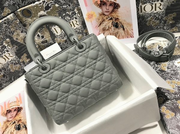 Réplique Sac Lady Dior Medium en gris – Image 7