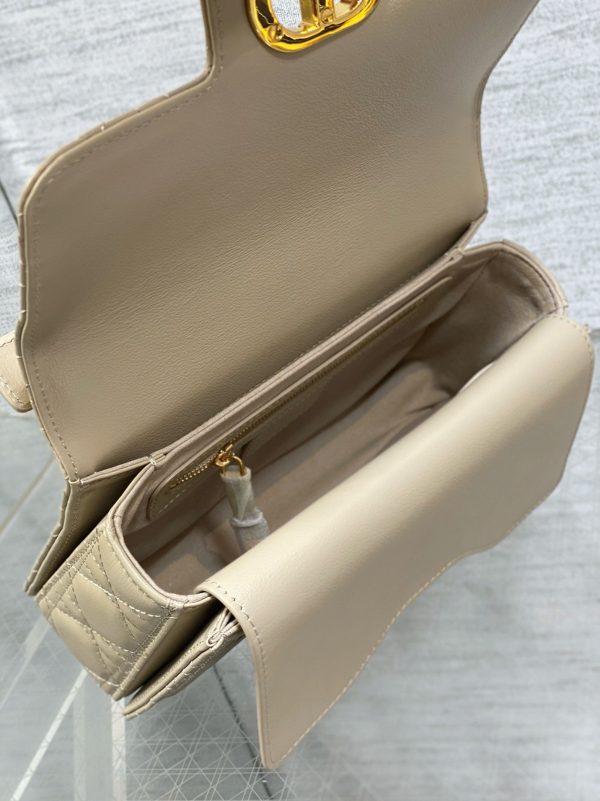 Contrefaçon Petit Sac Jolie à poignée en veau cannage beige – Image 4