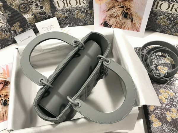 Réplique Sac Lady Dior Medium en gris – Image 6
