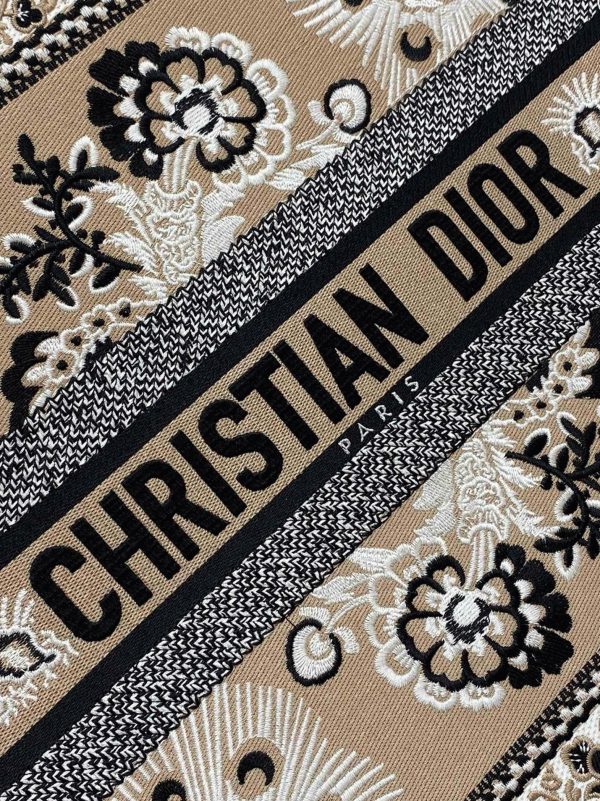 Fausse Sac Dior Book Tote Large en broderie Bandana Papillon beige – Image 6