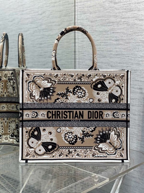 Fausse Sac Dior Book Tote Large en broderie Bandana Papillon beige – Image 5