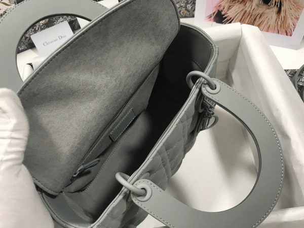 Réplique Sac Lady Dior Medium en gris – Image 2