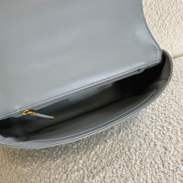 Contrefaçon Sac Dior Caro Medium en gris – Image 3