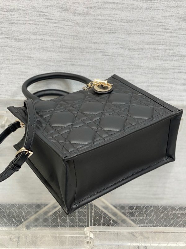 Fausse Petit Sac Dior Book Tote avec bandoulière en noir – Image 8
