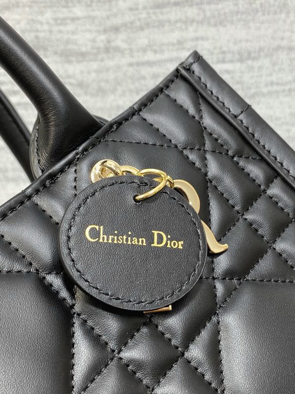 Fausse Petit Sac Dior Book Tote avec bandoulière en noir – Image 3