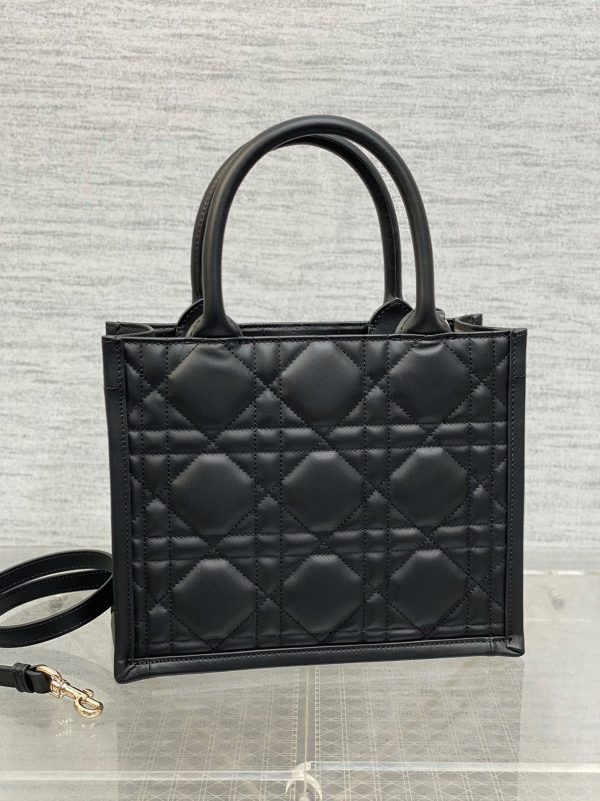 Fausse Petit Sac Dior Book Tote avec bandoulière en noir – Image 10