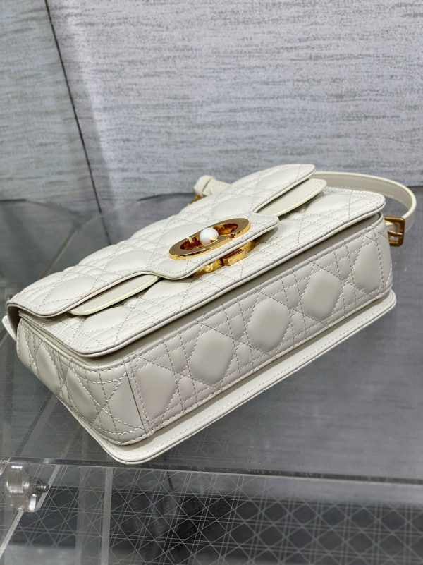 Réplique Petit Sac Jolie à poignée en veau cannage blanc – Image 5